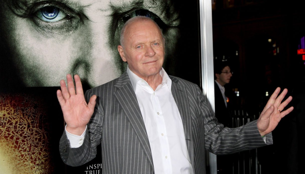 Há uma nova série com Anthony Hopkins