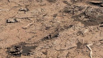 Avvistate per la prima volta delle crepe esagonali su Marte
