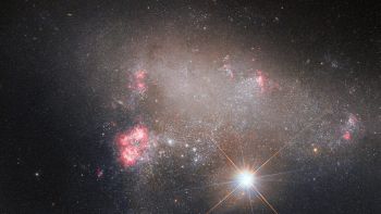 Hubble produce una nuova immagine della galassia Arp 263