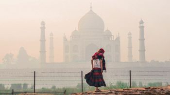 Taj Mahal immerso nello smog