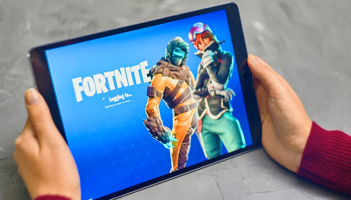 https://wips.plug.it/cips/tecnologia/cms/2024/09/fortnite-ipad.jpg