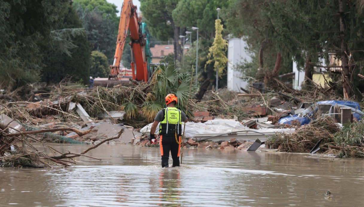 https://wips.plug.it/cips/tecnologia/cms/2024/09/i-dati-sull-alluvione-in-emilia-romagna-ecco-quanto-acqua-e-caduta-in-sole-48-ore.jpg