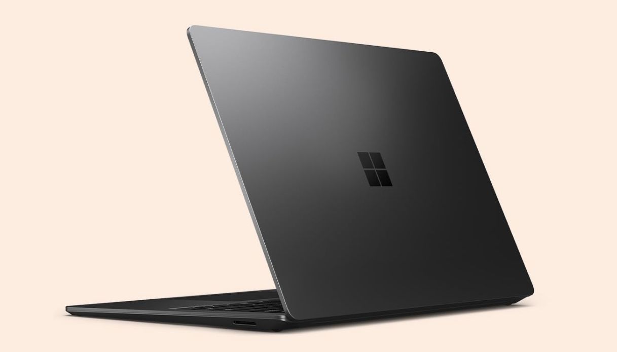 https://wips.plug.it/cips/tecnologia/cms/2024/09/microsoft-surface-laptop-5.jpg