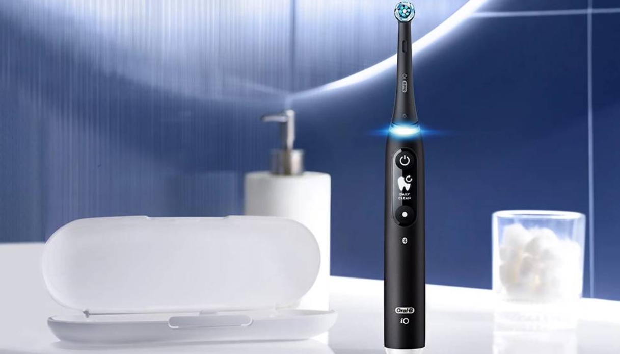 https://wips.plug.it/cips/tecnologia/cms/2024/09/oralb-io6n.jpg