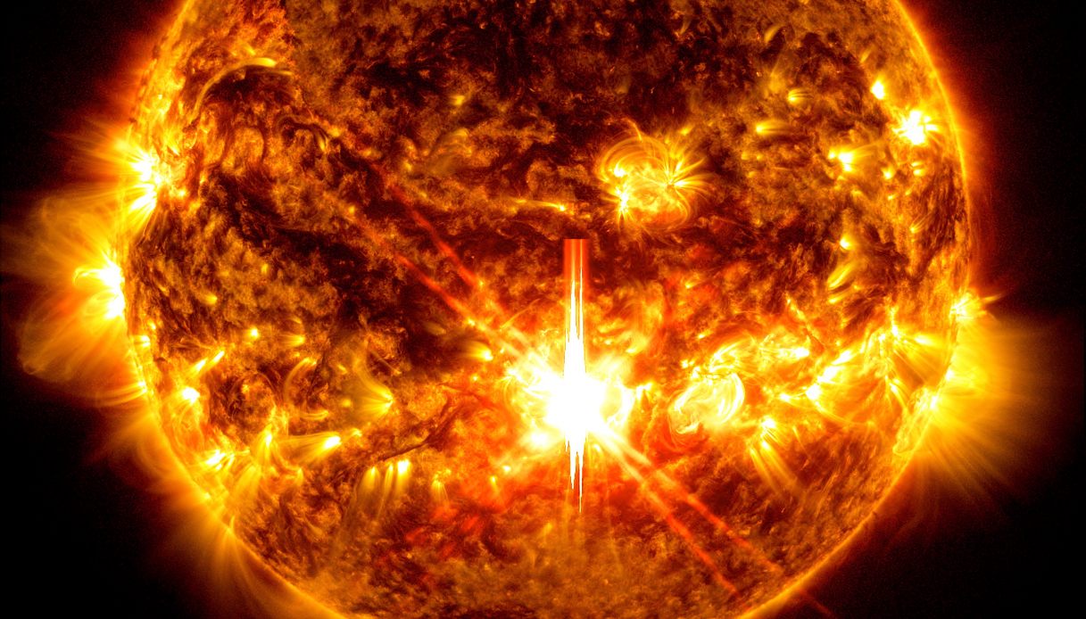 https://wips.plug.it/cips/tecnologia/cms/2024/10/solar-flare-x90-nasa.jpg