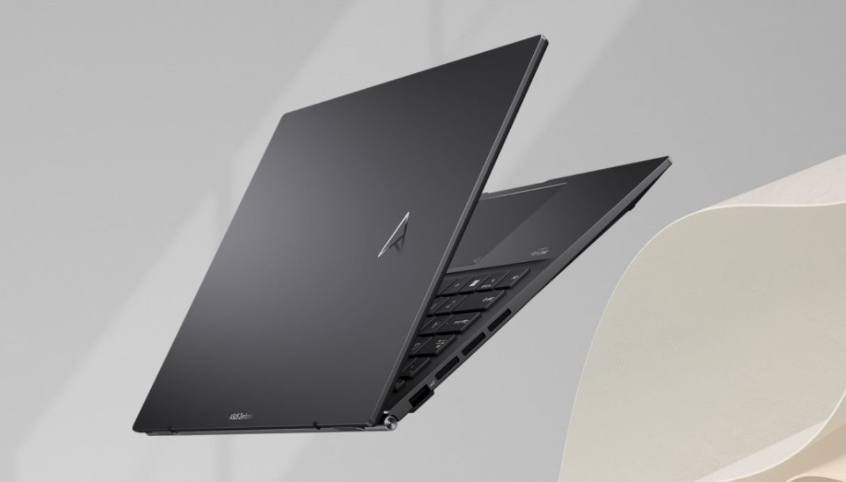 https://wips.plug.it/cips/tecnologia/cms/2024/12/asus-zenbook-14.jpg