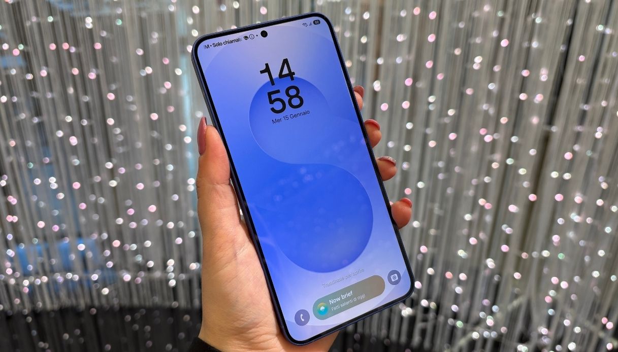 https://wips.plug.it/cips/tecnologia/cms/2025/01/samsung-galaxy-s25-5.jpg