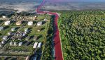 Acqua di un fiume è diventata rossa