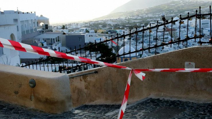 Continuano le scosse a Santorini: quanto dureranno i terremoti?