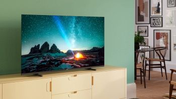 Smart TV Philips da 65 pollici visto frontalmente
