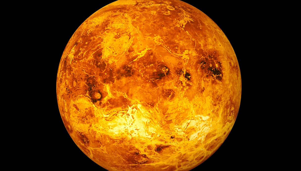 https://wips.plug.it/cips/tecnologia/cms/2025/05/anelli-di-fuoco-su-venere.jpg