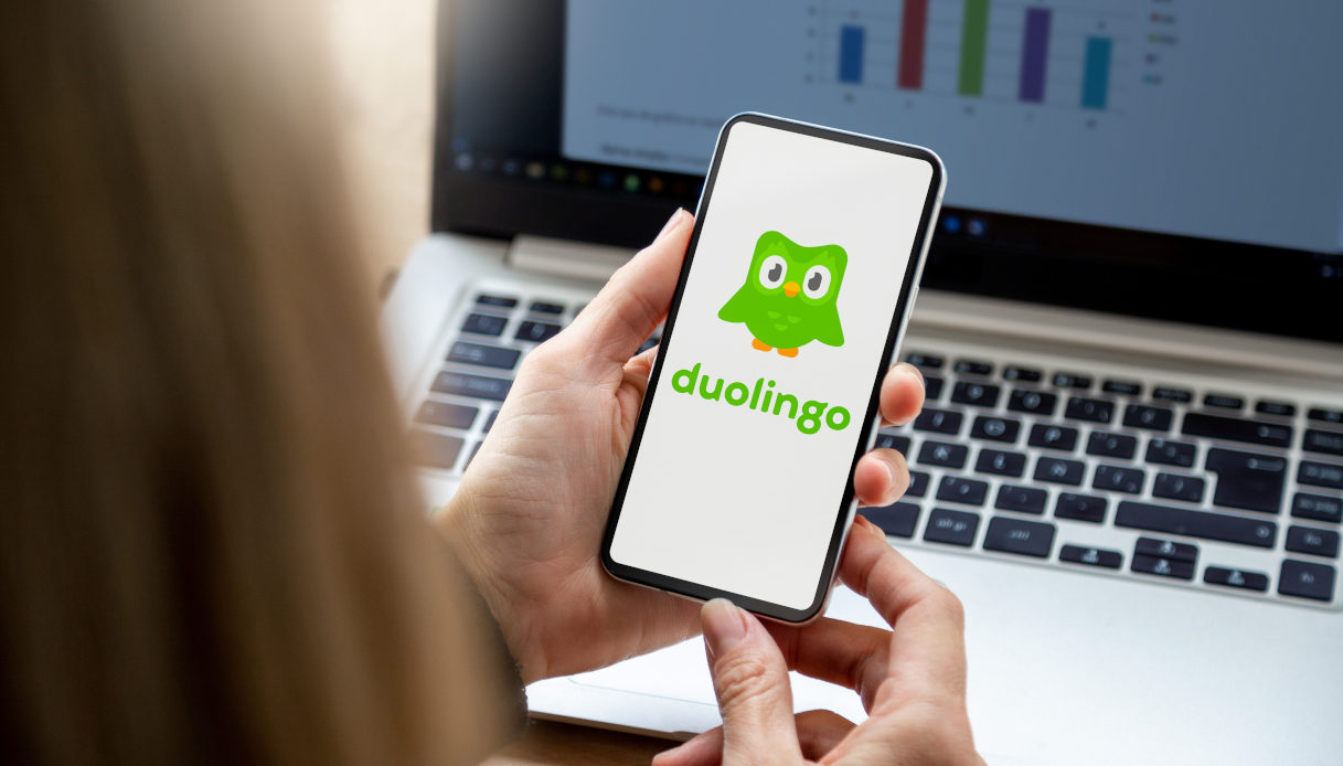 https://wips.plug.it/cips/tecnologia/cms/2025/05/duolingo.jpg