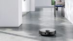 Ecovacs Deebot X1 Omni mentre pulisce un pavimento