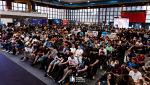 immagine ritraente pubblico al comicon napili