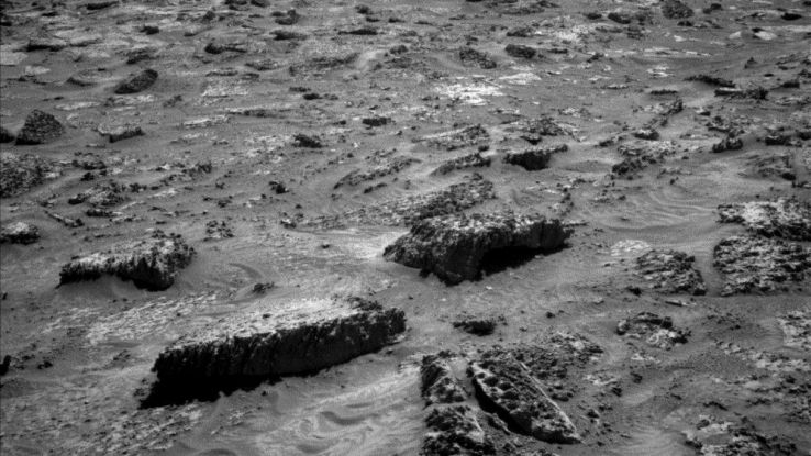 Strane rocce a forma di "scatola" avvistate su Marte