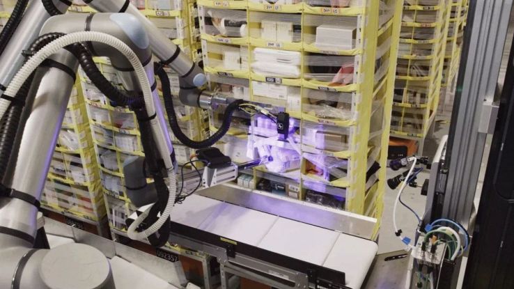 Vulcan, il robot dotato di tatto a lavoro per Amazon