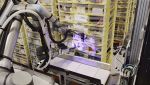 Vulcan, il robot dotato di tatto a lavoro per Amazon