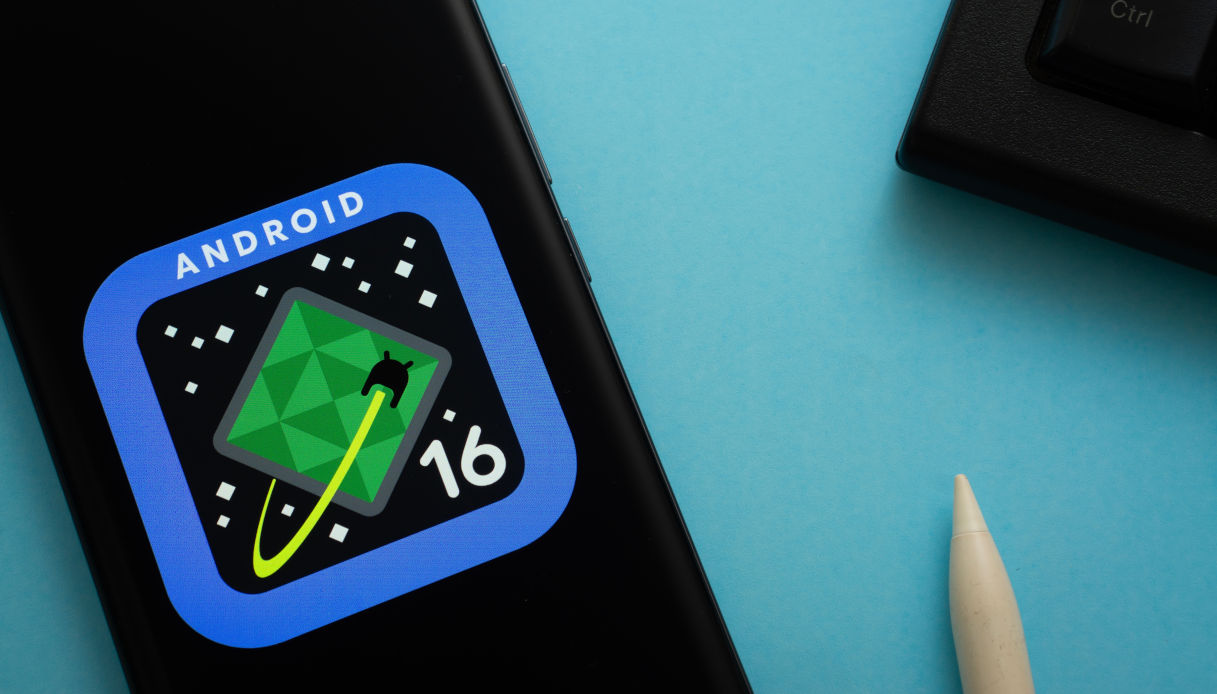 https://wips.plug.it/cips/tecnologia/cms/2025/06/android-16.jpg