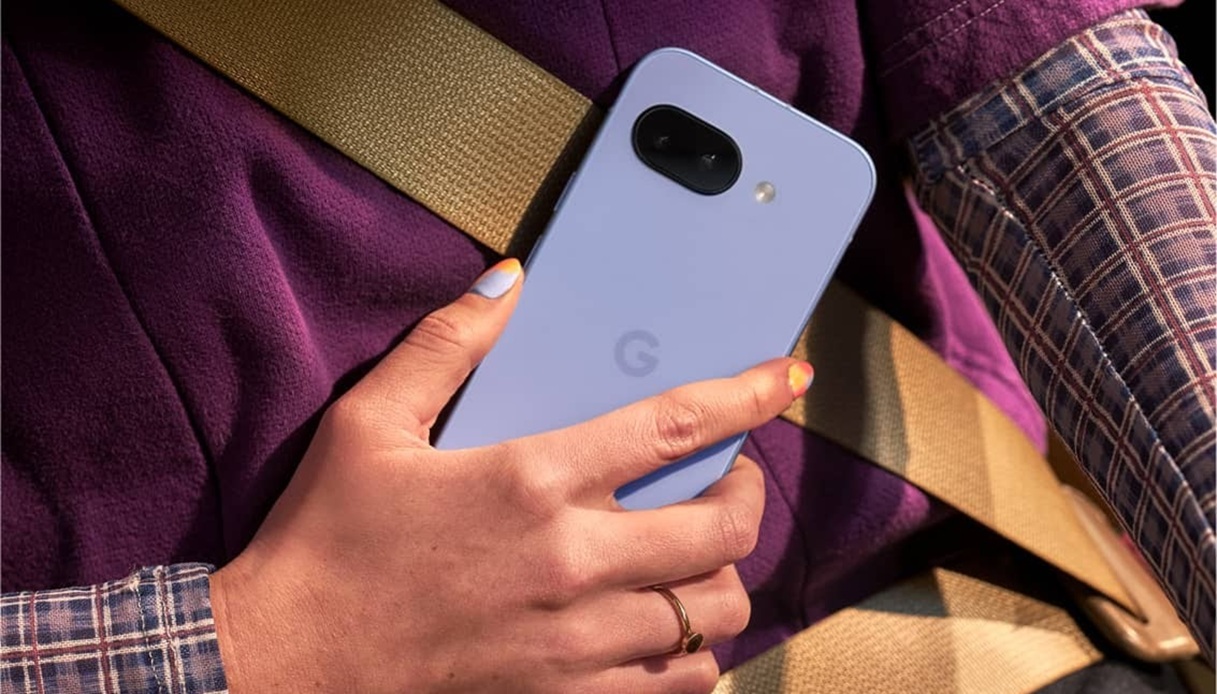 https://wips.plug.it/cips/tecnologia/cms/2025/06/google-pixel-9a.jpg