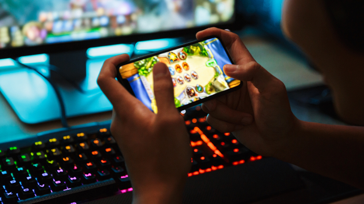 foto di un mobile gaming in azione su cellulare android