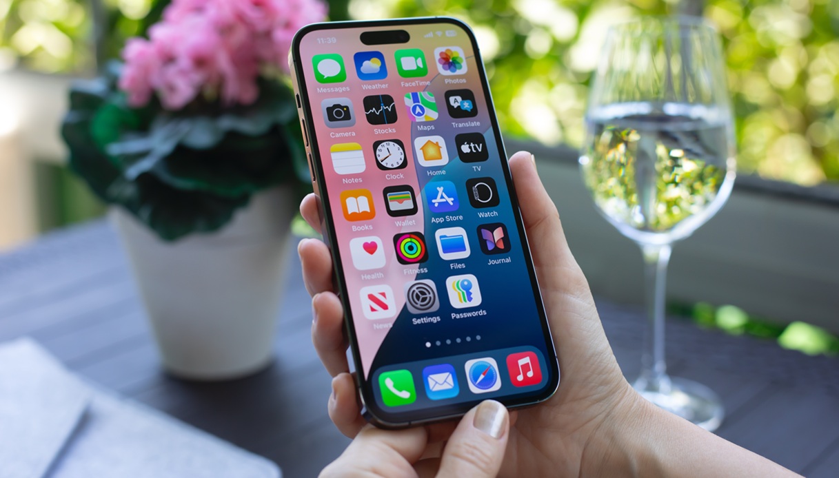 https://wips.plug.it/cips/tecnologia/cms/2025/06/ios-26.jpg