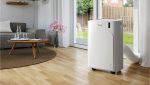 DeLonghi Pinguino PAC 82 in funzione all'interno di un salone