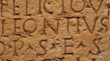 Intelligenza artificiale decifra testo romano