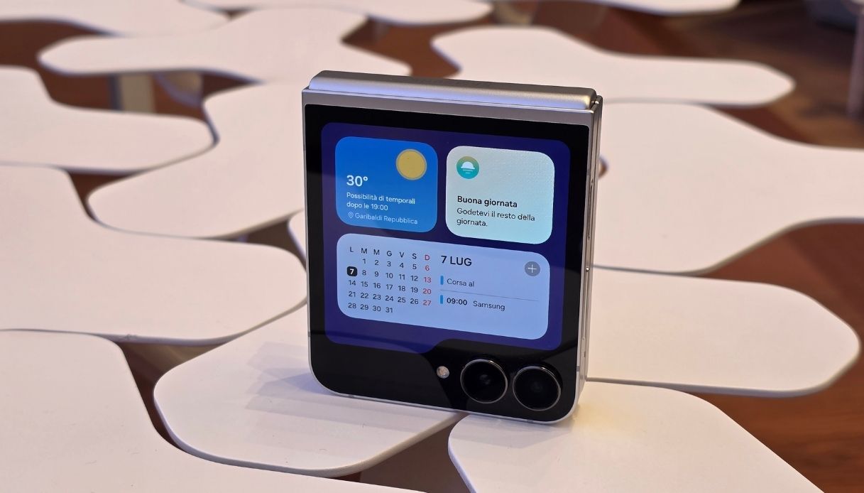 https://wips.plug.it/cips/tecnologia/cms/2025/07/samsung-galaxy-11.jpg