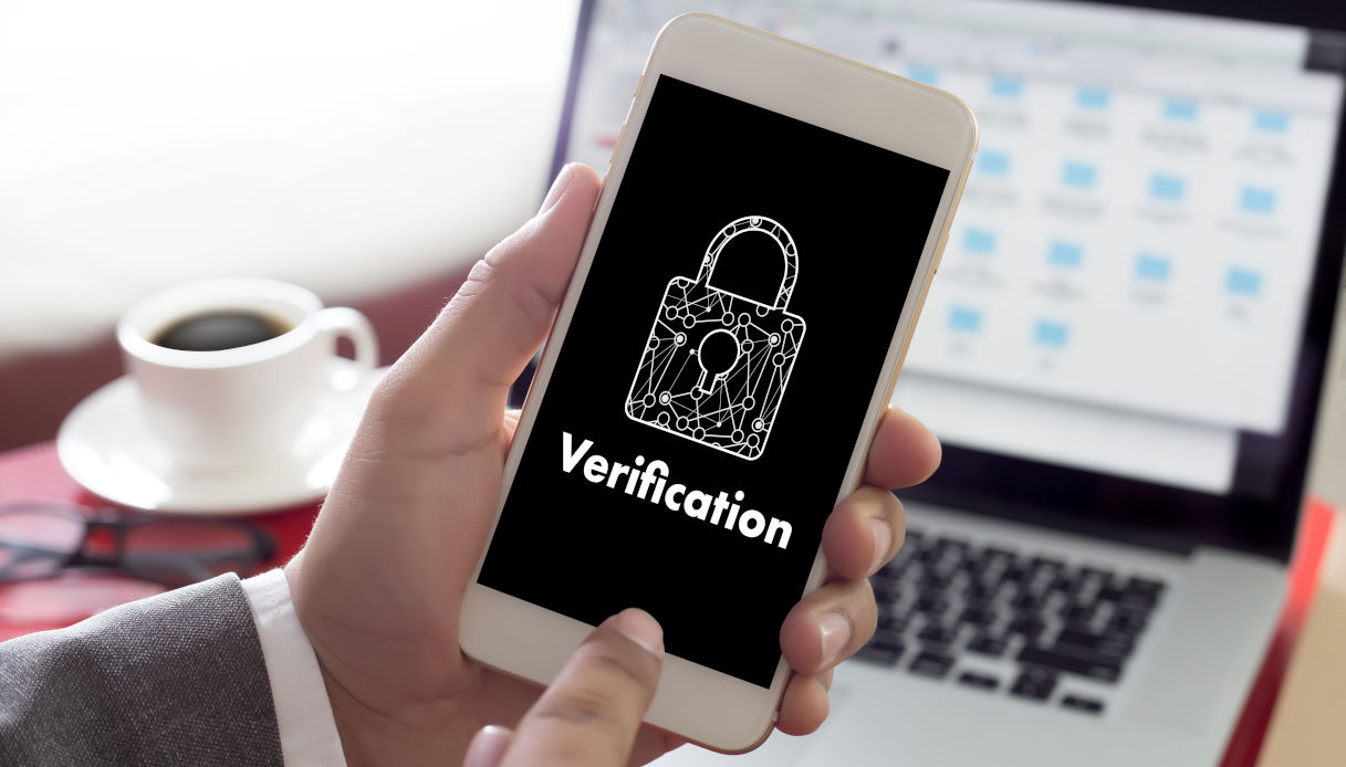 https://wips.plug.it/cips/tecnologia/cms/2025/07/verifica-dell-eta.jpg