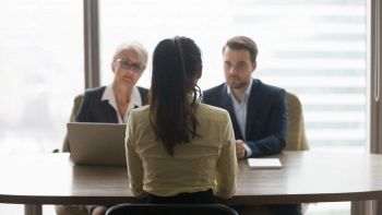 Giovani lavoratori a rischio a causa dell'intelligenza artificiale