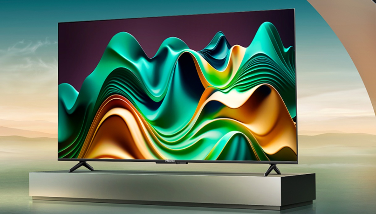 https://wips.plug.it/cips/tecnologia/cms/2025/08/hisense-u62qn.jpg
