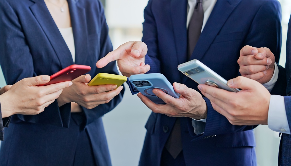 https://wips.plug.it/cips/tecnologia/cms/2025/08/miglior-smartphone.jpg