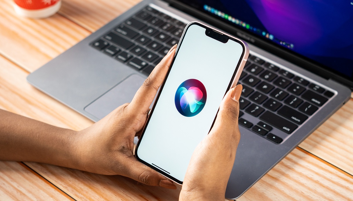 https://wips.plug.it/cips/tecnologia/cms/2025/08/siri.jpg