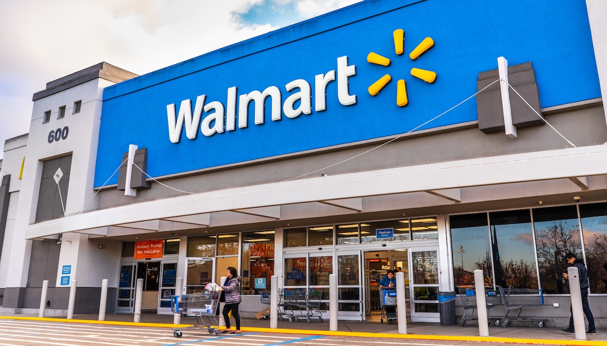 https://wips.plug.it/cips/tecnologia/cms/2025/08/walmart-supermercati-super-agenti-ai.jpg