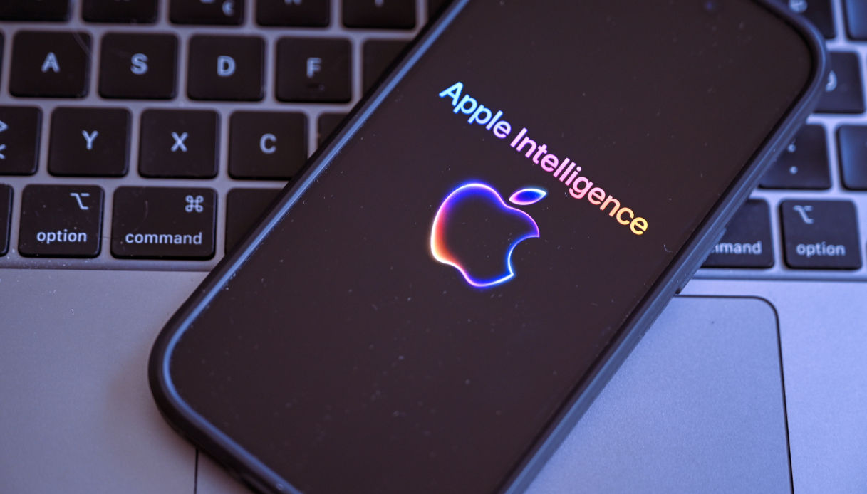 https://wips.plug.it/cips/tecnologia/cms/2025/09/apple-intelligence.jpg