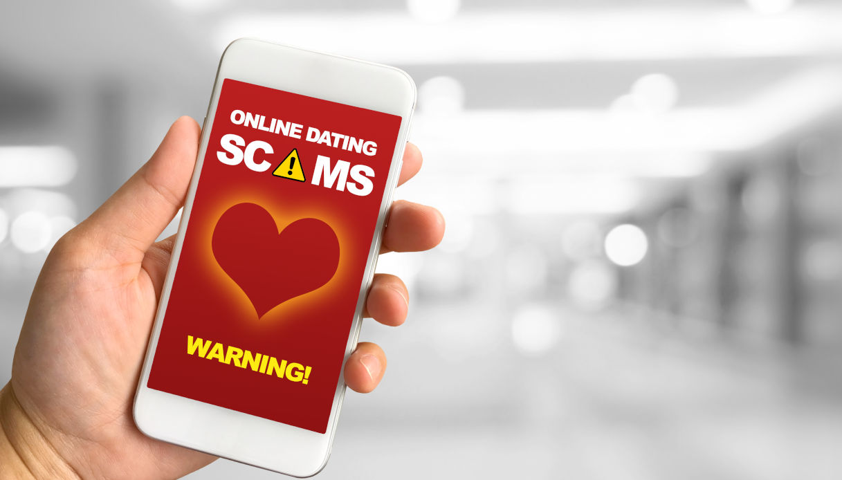 https://wips.plug.it/cips/tecnologia/cms/2025/09/catfishing-1.jpg