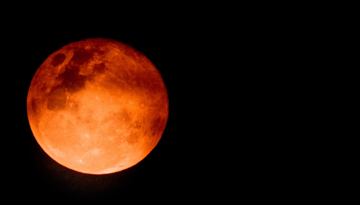https://wips.plug.it/cips/tecnologia/cms/2025/09/eclissi-lunare-7-settembre-2025.jpg