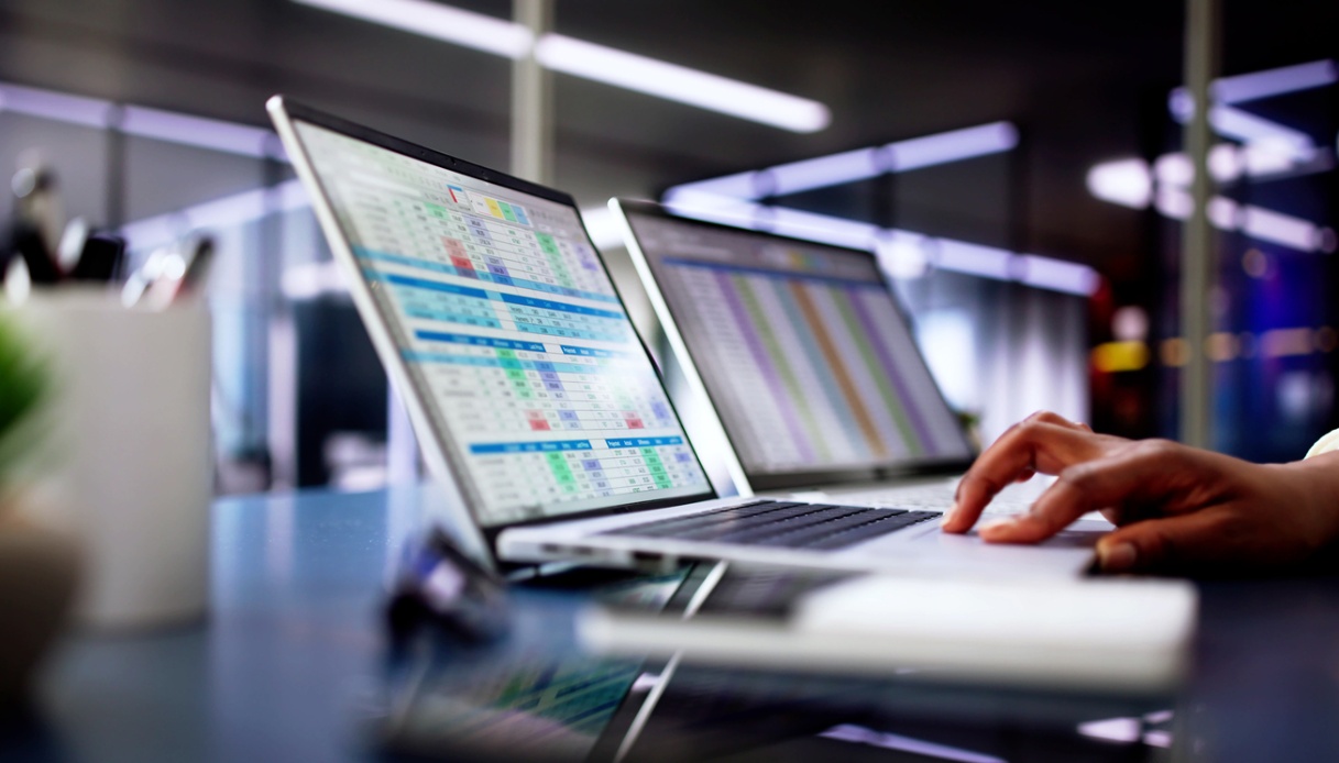 https://wips.plug.it/cips/tecnologia/cms/2025/09/electronic-invoice.jpg