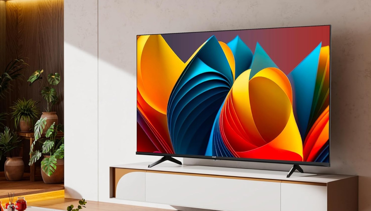 https://wips.plug.it/cips/tecnologia/cms/2025/09/hisense-e77.jpg
