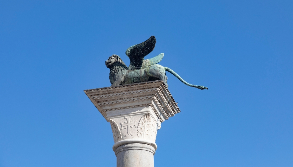 https://wips.plug.it/cips/tecnologia/cms/2025/09/leone-di-venezia-origini.jpg