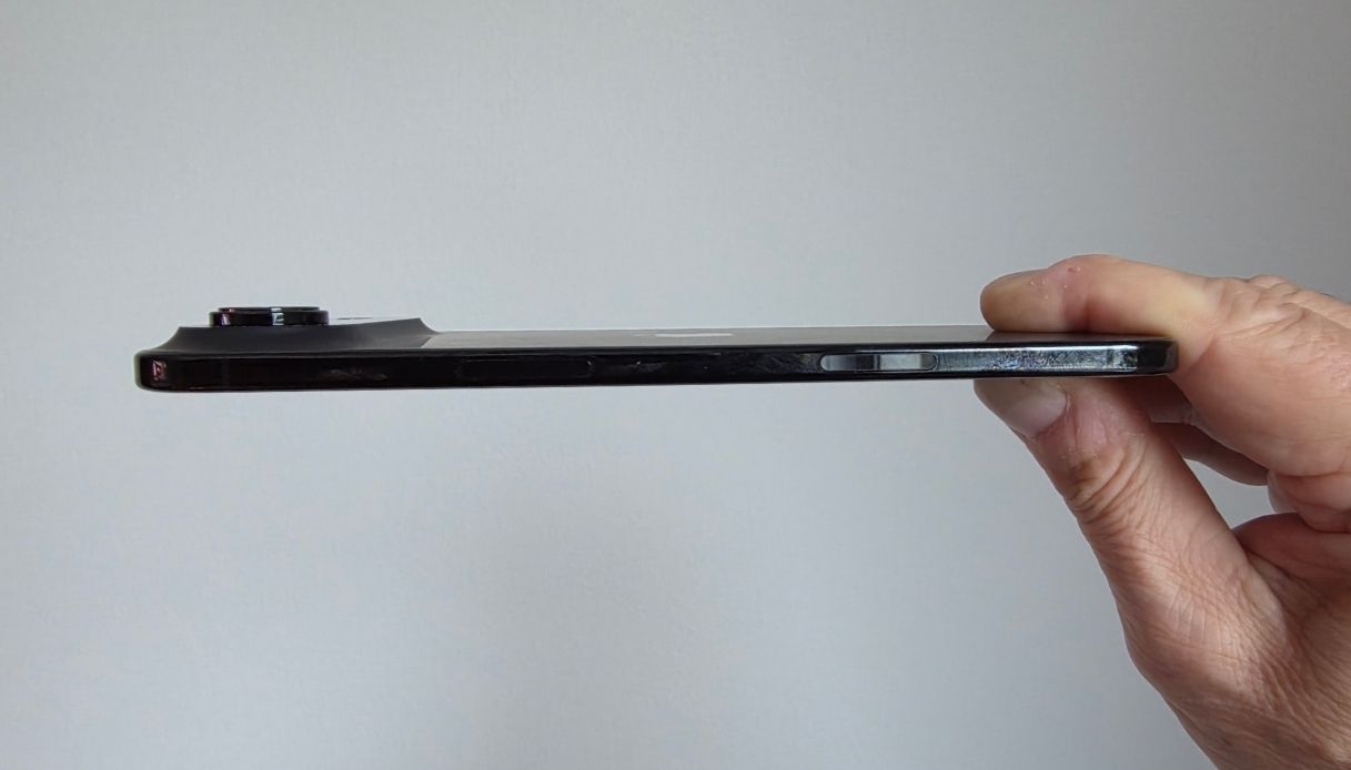 https://wips.plug.it/cips/tecnologia/cms/2025/09/libero-tecnologia-iphone-air.jpg