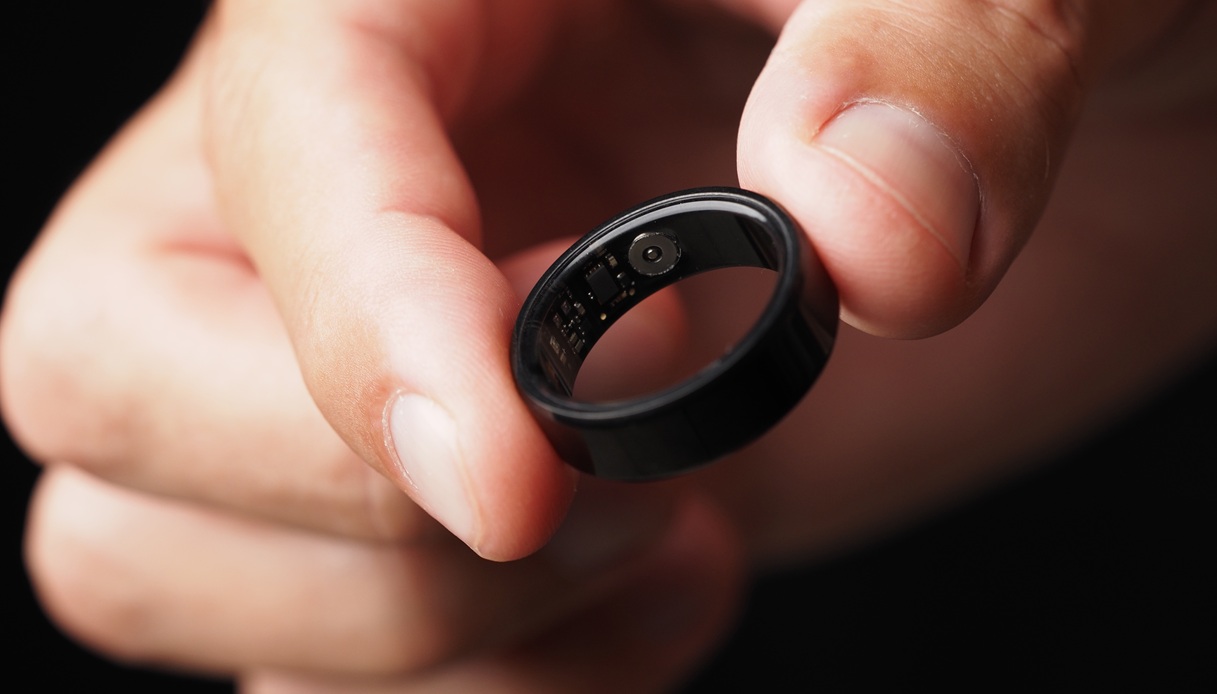 https://wips.plug.it/cips/tecnologia/cms/2025/09/smart-ring.jpg