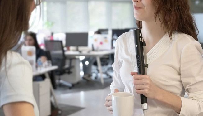 WeWalk, bastone intelligente per non vedenti