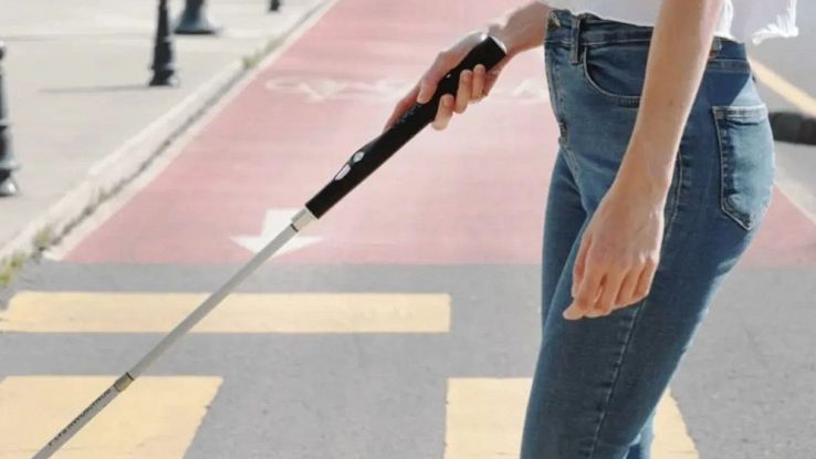 Il bastone smart elettronico per non vedenti WeWalk