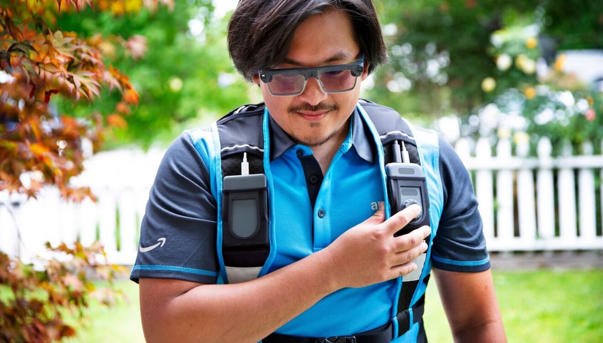 https://wips.plug.it/cips/tecnologia/cms/2025/10/amazon-occhiali-smart.jpeg