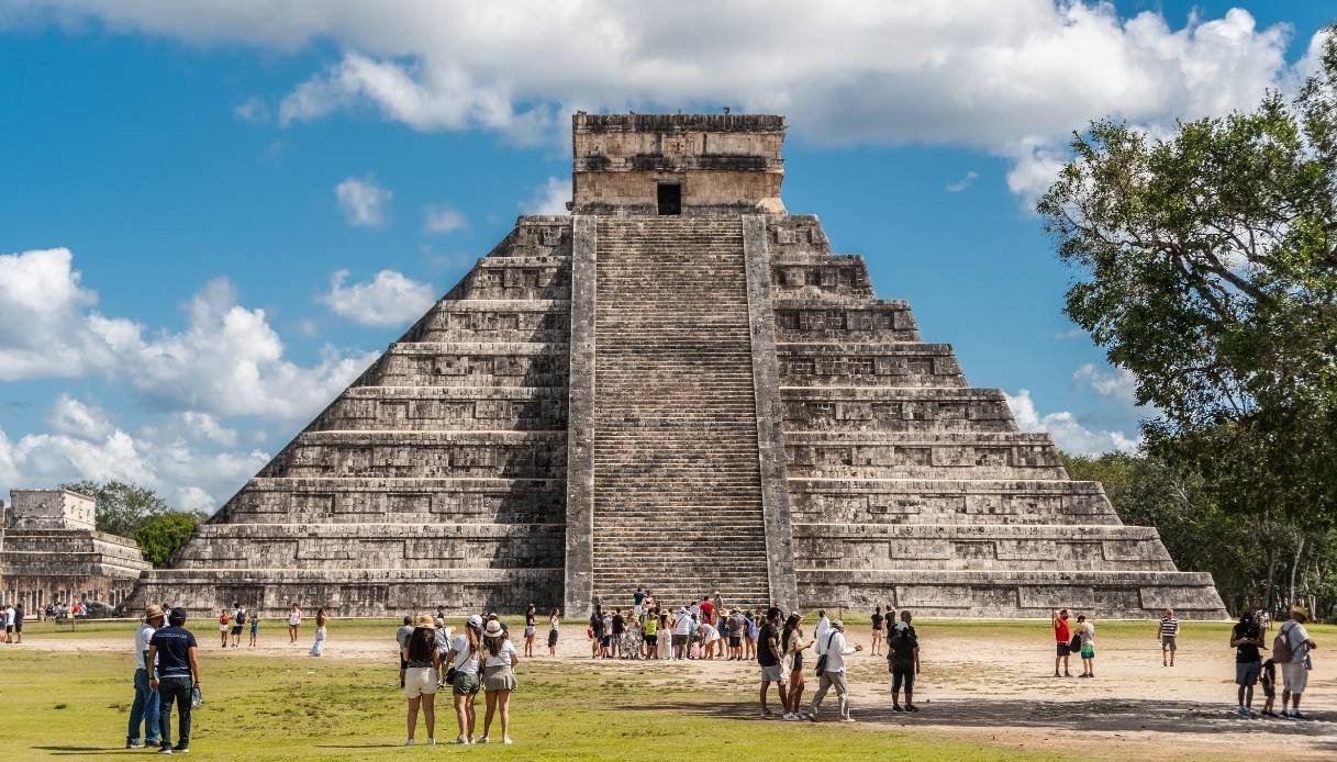 https://wips.plug.it/cips/tecnologia/cms/2025/10/ascesa-e-declino-dei-maya.jpg