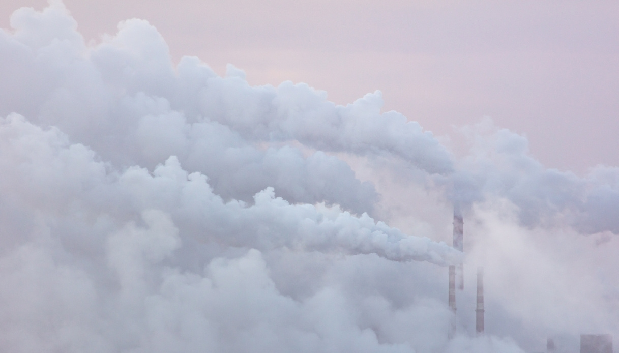 https://wips.plug.it/cips/tecnologia/cms/2025/10/co2-aumento-record.jpg