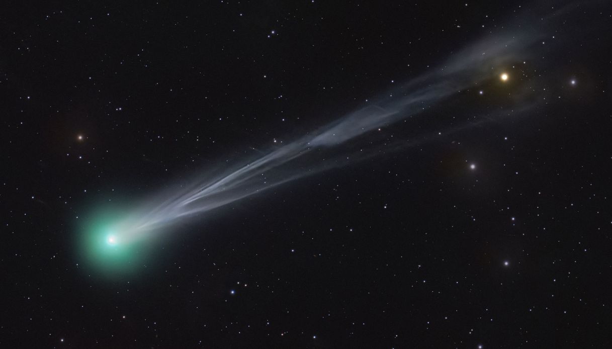 https://wips.plug.it/cips/tecnologia/cms/2025/10/cometa-lemmon.jpg