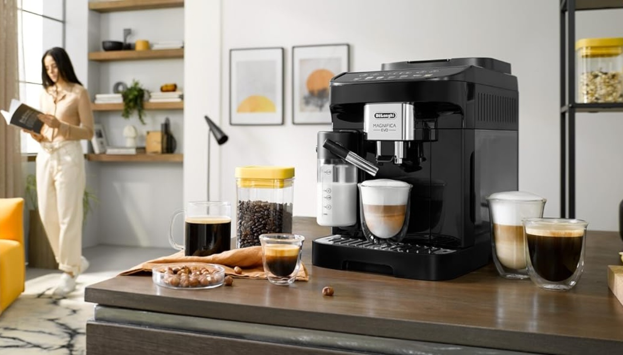 https://wips.plug.it/cips/tecnologia/cms/2025/10/delonghi-magnifica-evo.jpg