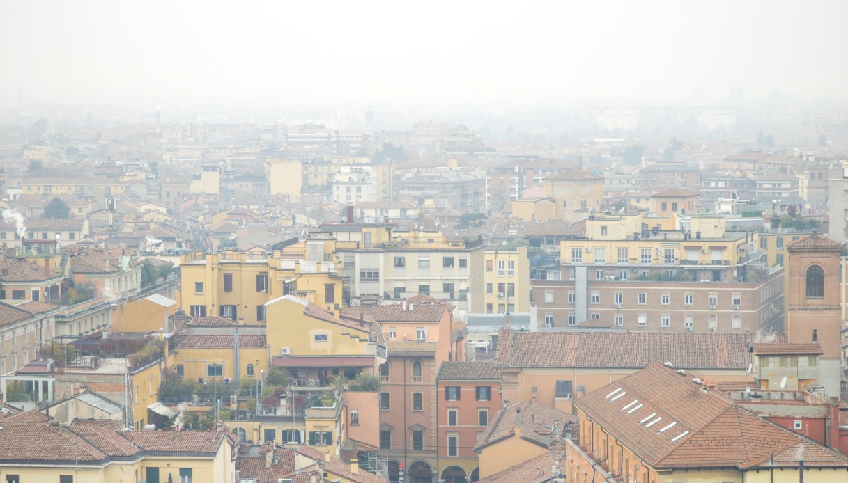 https://wips.plug.it/cips/tecnologia/cms/2025/10/rapporto-dell-ambiente-in-europa-2025.jpg